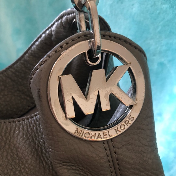 Michael Kors gray pebble leather Hobo, checkbook wallet w/Silver hardware - Picture 7 of 9